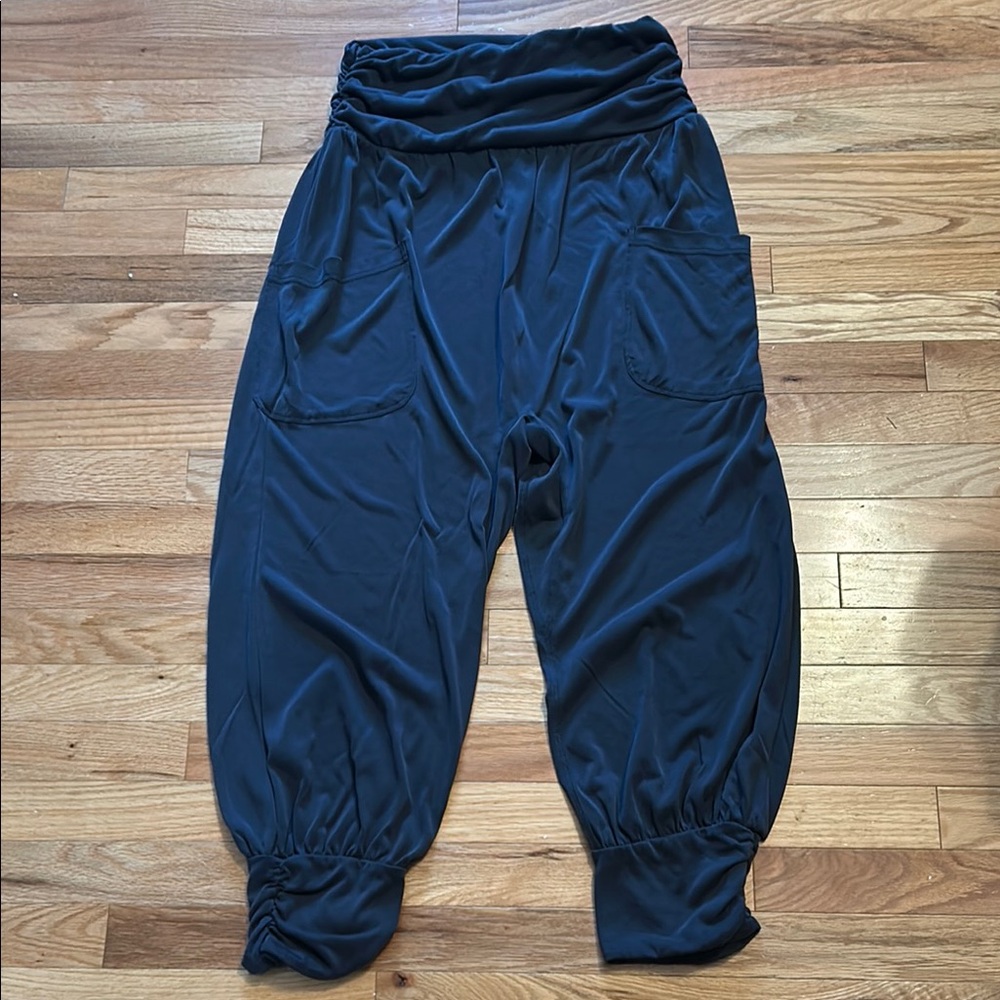 Free People Victory Harem Pants. Black. Size medium, like new.